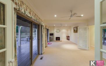 18 Dee Wy Road, Narre Warren South