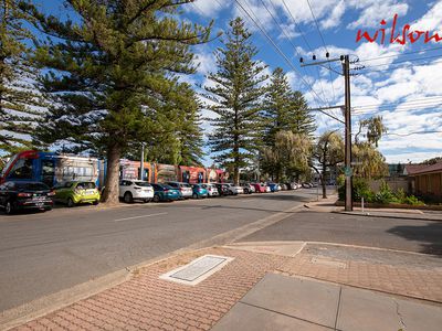 1 / 4 Dunbar Terrace, Glenelg East