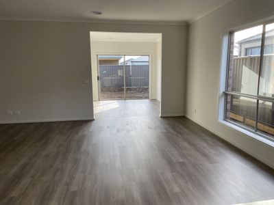 84 Dyson Drive, Lucas