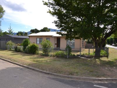 1 Simmonds Street , Mount Beauty