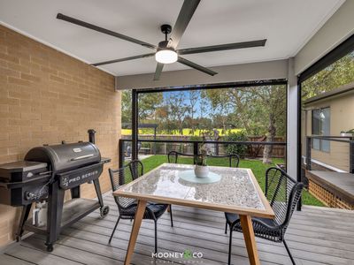 6 Redwood Court, Junction Village