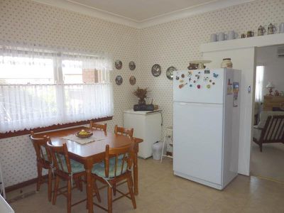 8 Kooemba Rd, Beverly Hills
