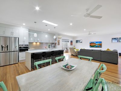10 PAPERBARK COURT, Woodgate
