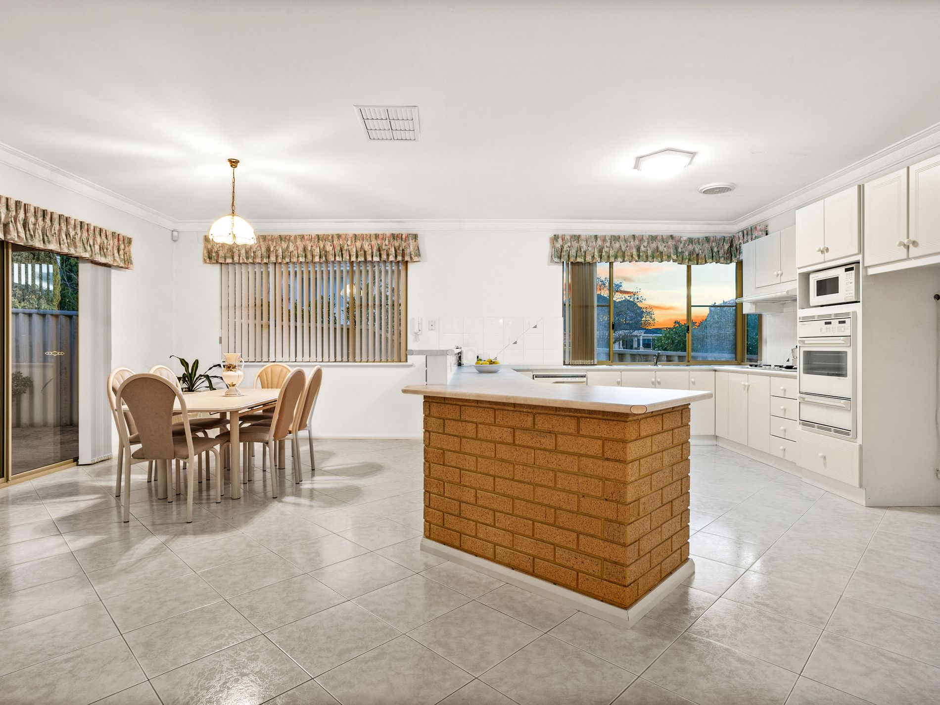 8 Rossiter Way, Winthrop