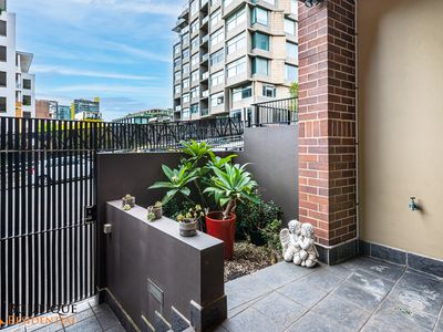 d303 / 26 Point Street, Pyrmont