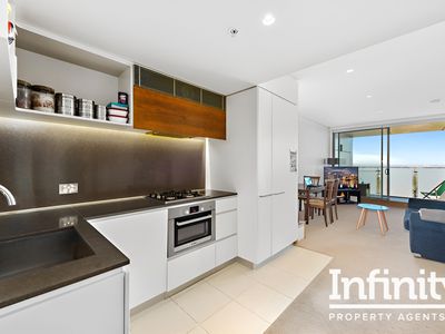 R213 / 200-220 Pacific Highway, Crows Nest