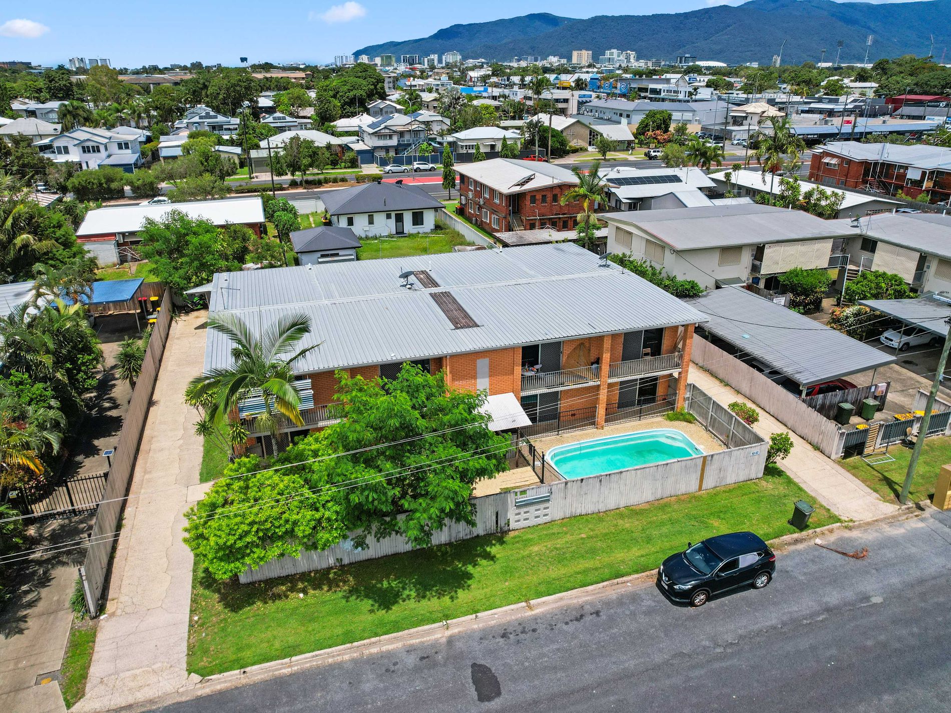 1 / 10-12 CURTIN STREET, Westcourt