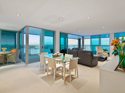 26701 / 2 Ephraim Island Parade, Paradise Point