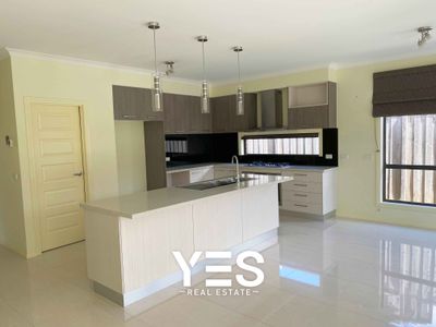 24 Sundaze Street, Clyde North