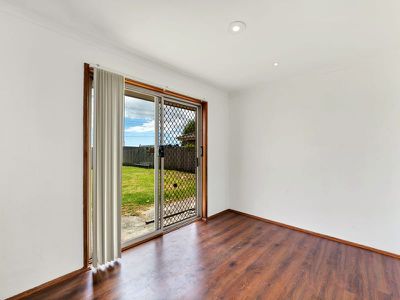 71 Gipps Crescent, Cranbourne North