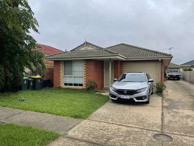 1 / 8 Gibson Court, Altona Meadows
