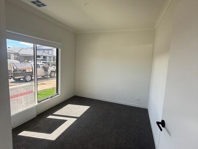 22 Lodge Way, Werribee