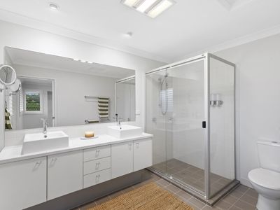 32 Brook Street, Wakerley