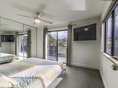 8432 Channel Highway, Cradoc