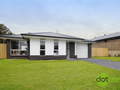 2 / 12 Aurora Way, Chisholm
