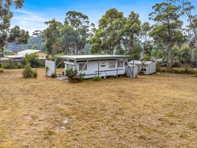 27 Cray Point Parade, Eggs And Bacon Bay