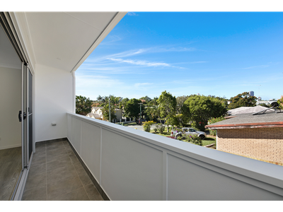 4 / 116 Eugaree Street, Southport