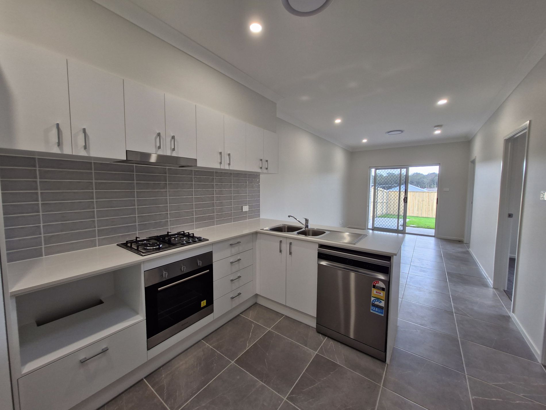 1/94 Settlers Boulevard, Chisholm