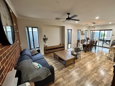 12 Azolla Street, Banksia Grove