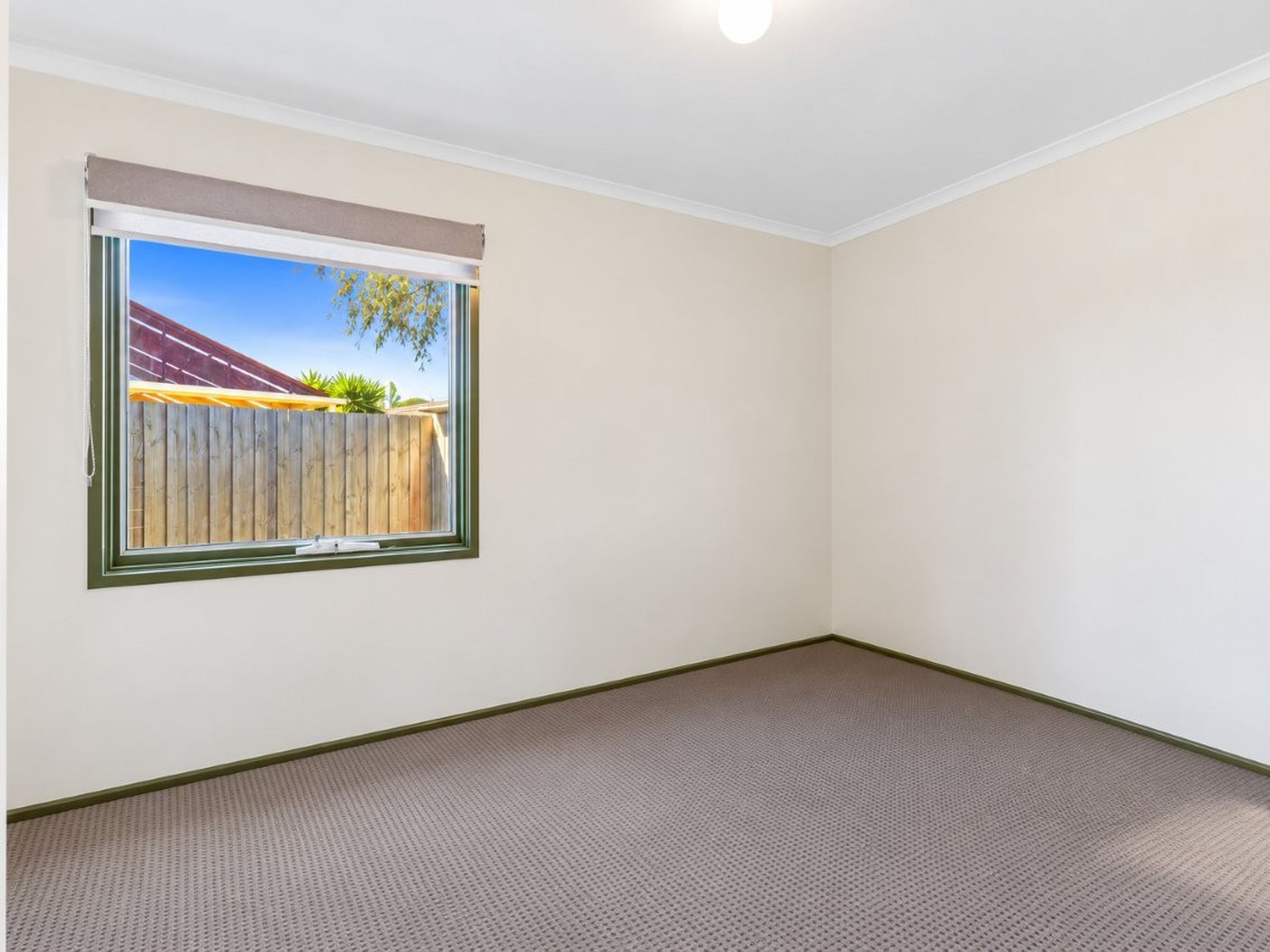 2 / 95 Songlark Crescent, Werribee