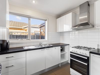 2 / 105 Merton Street, Altona Meadows