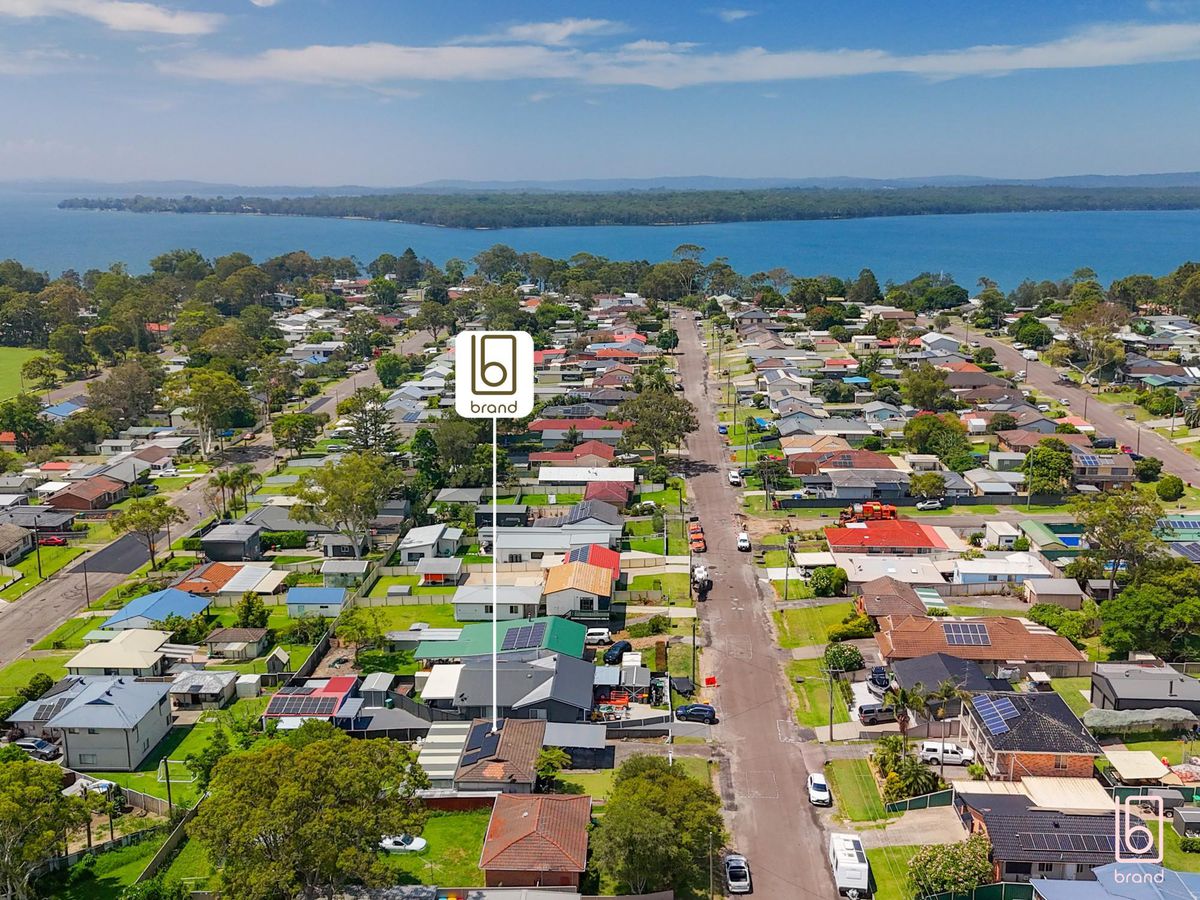 20 Campbell Parade, Mannering Park