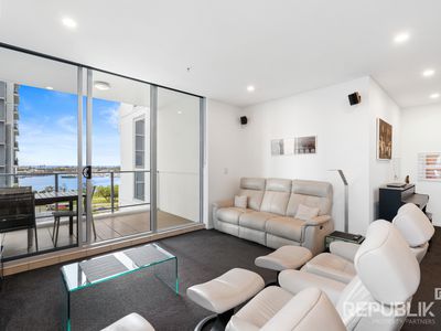 1102 / 4 COMO CRESCENT, Southport