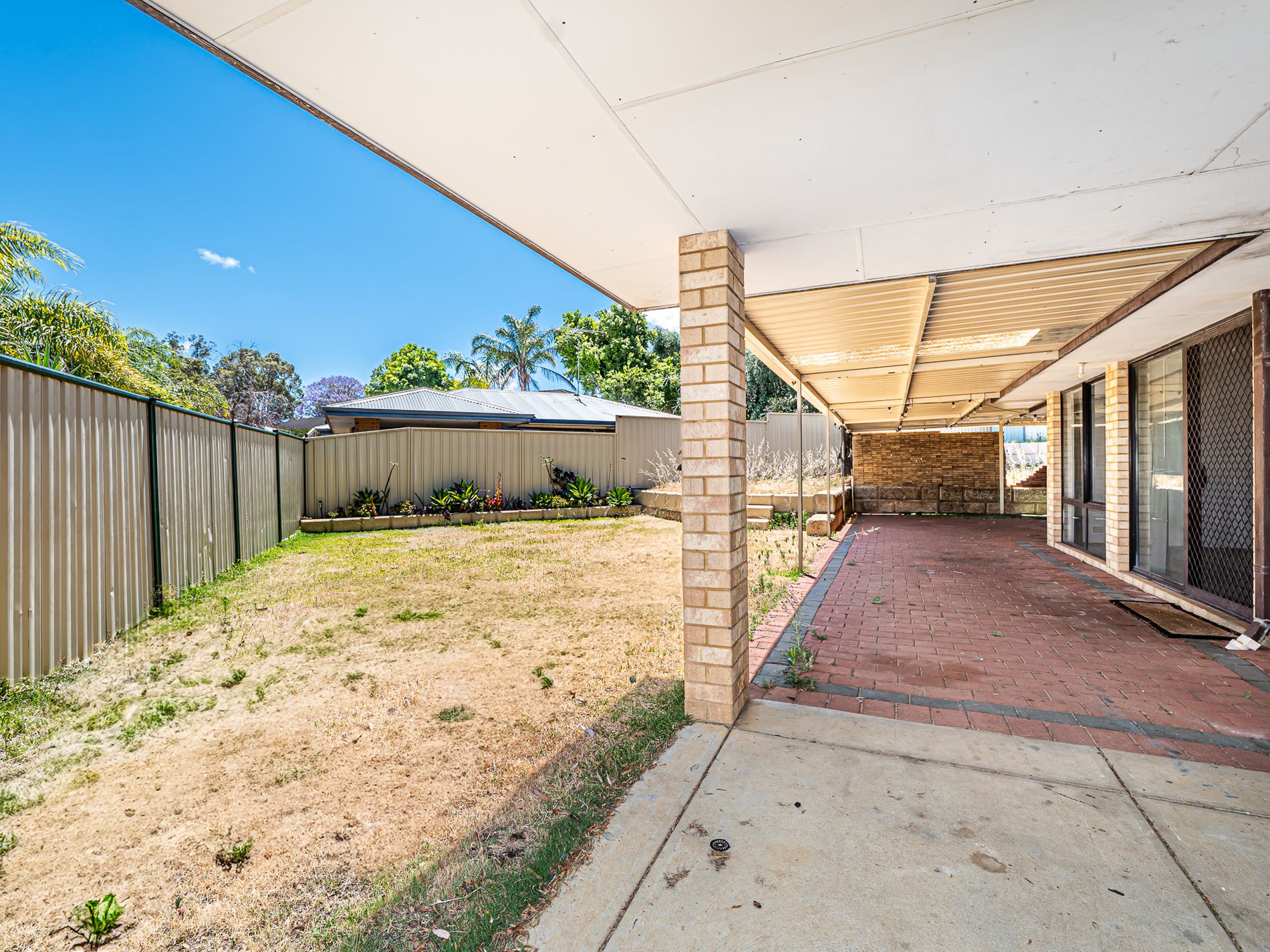 11 McNairn Cross, Leda