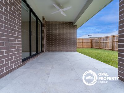 16 Carnarvon Crescent, Banya