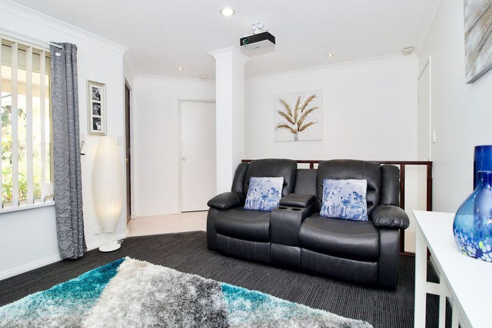 28 Round Hill Drive , Port Kennedy