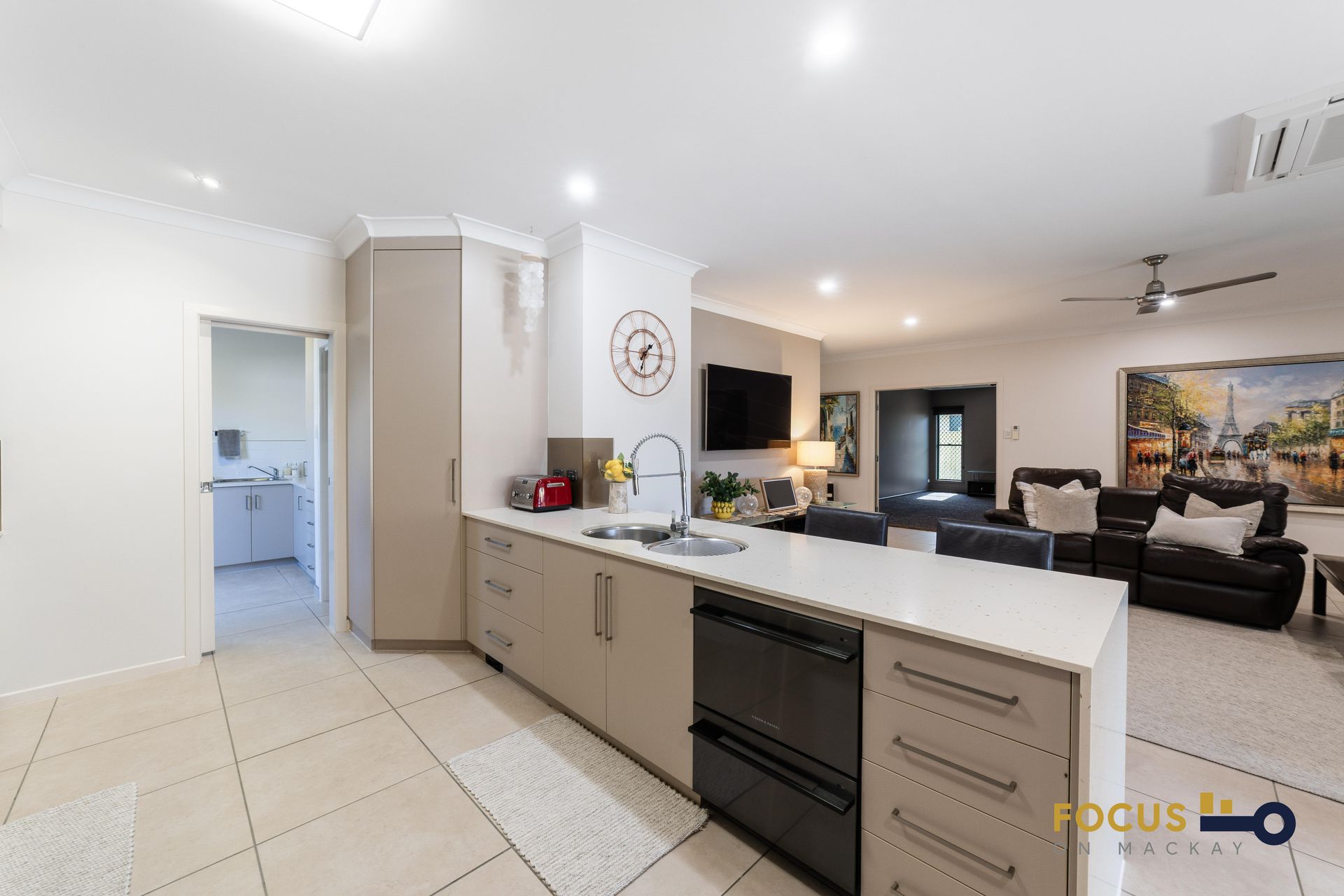 6 Pavillion Court, Glenella