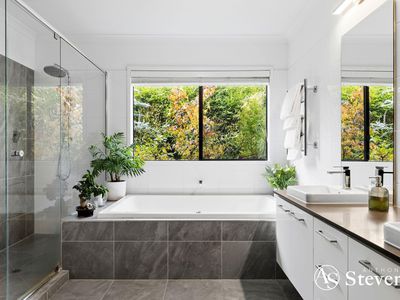18 Parkside Avenue, Romsey