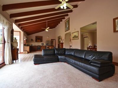 135 Barnes Boulevard, Horsham