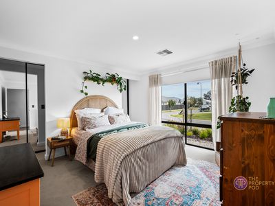 12 Furnell Way, Lakelands