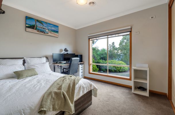 10 The Ridge, Oaklands Junction