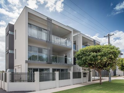 8/225 Loftus Street, Leederville