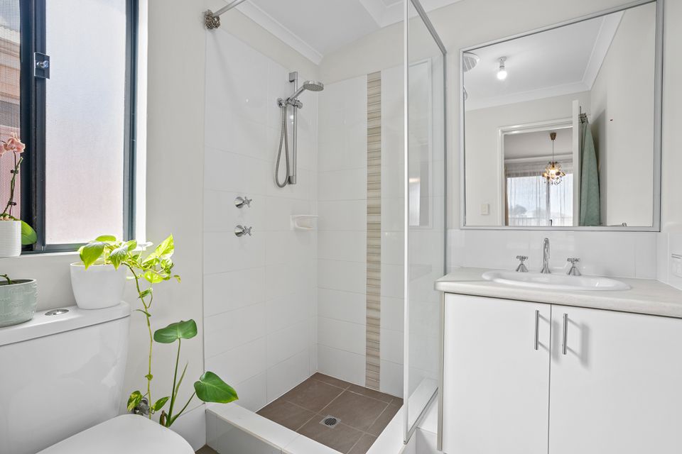 2 PENDRAGON LANE, Baldivis