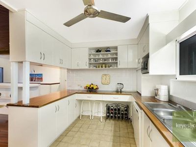4 Hampton Court, Castle Hill