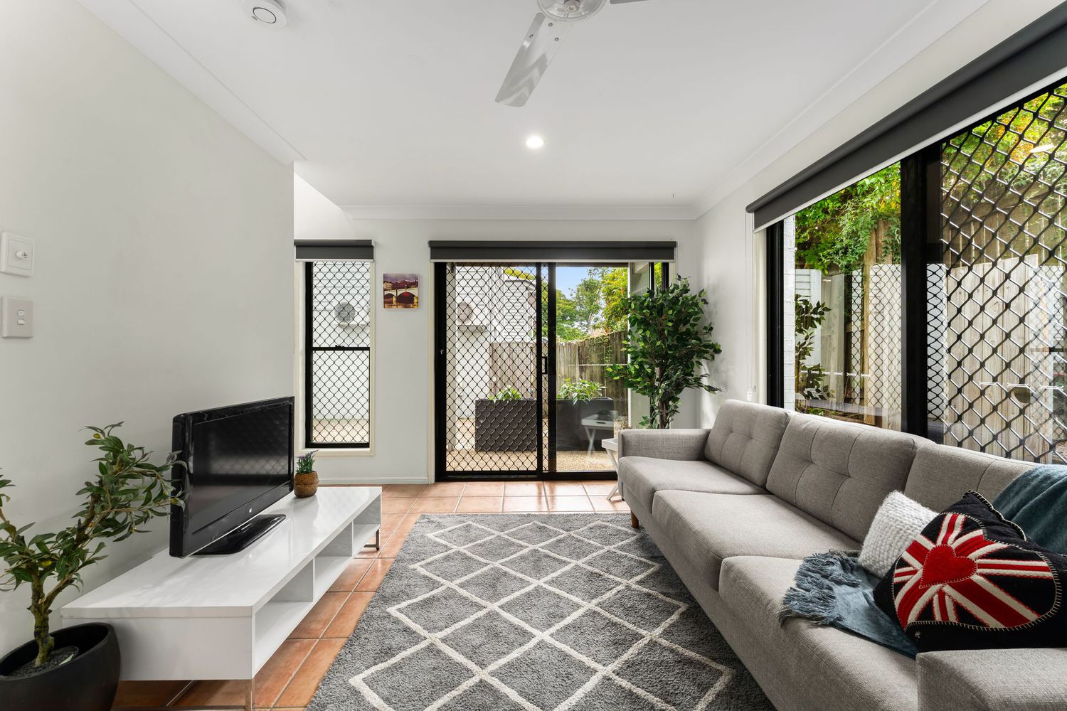 1 / 38 Ashby Street, Fairfield, Fairfield - Thumbnail 2