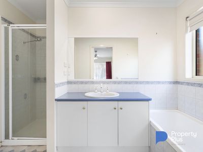 81 Mistletoe Street, Golden Square