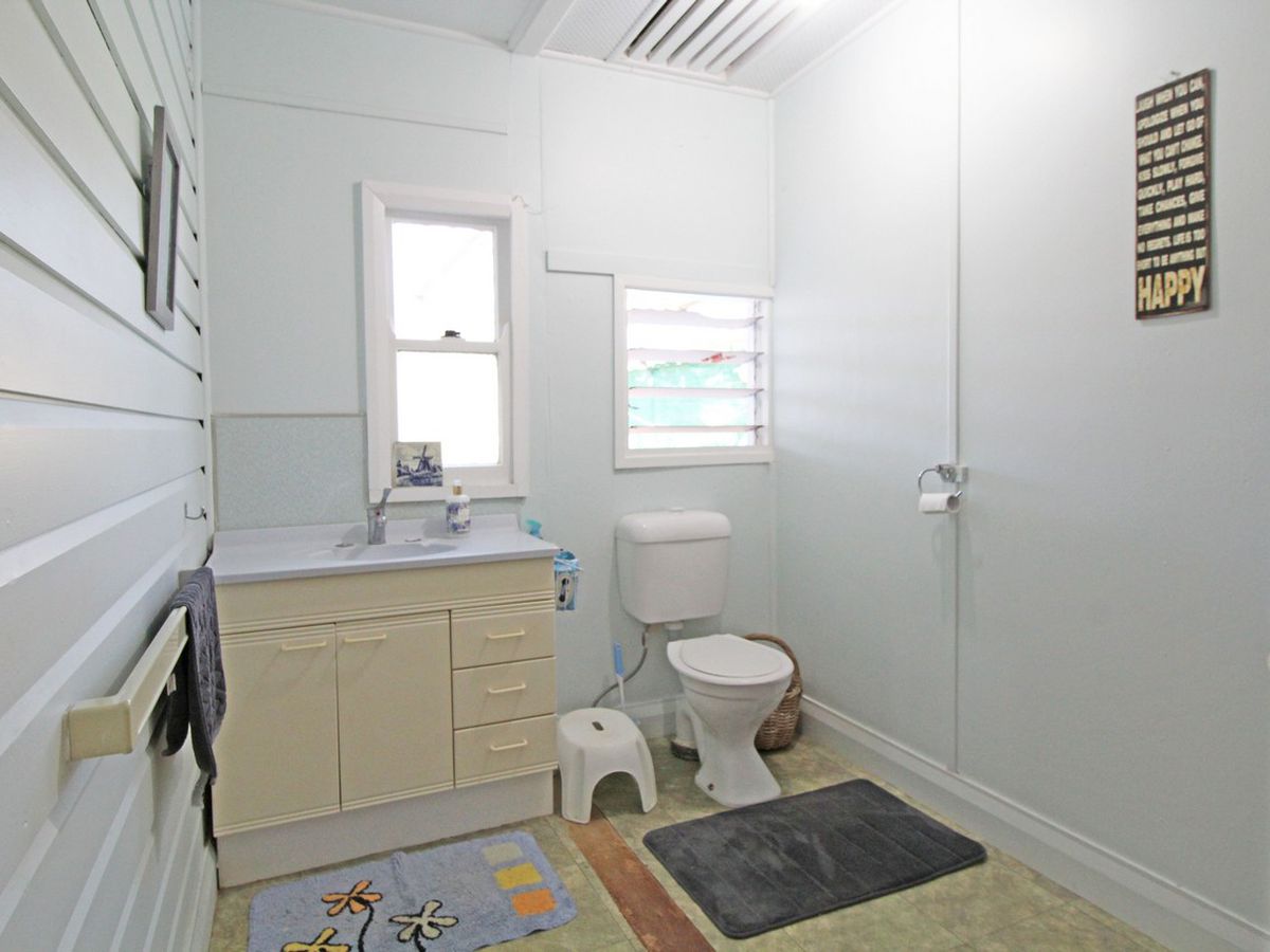 63 Planet Avenue, Atherton