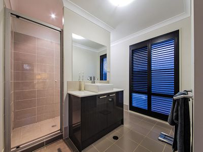 7 Amalia St, Birkdale