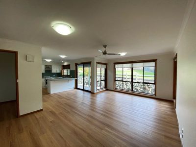 4 Royal Crescent, Hamlyn Heights