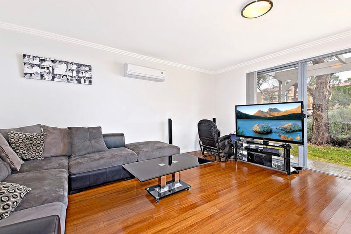 40 / 100  Kenyons , Merrylands