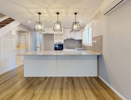 Modern Townhouse in Central Noosaville Location image 5