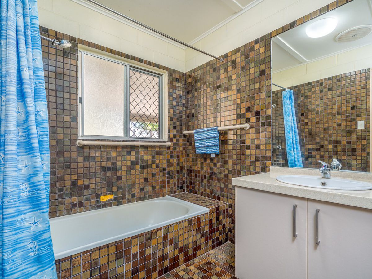 8 DANBULLA CRESCENT, Atherton