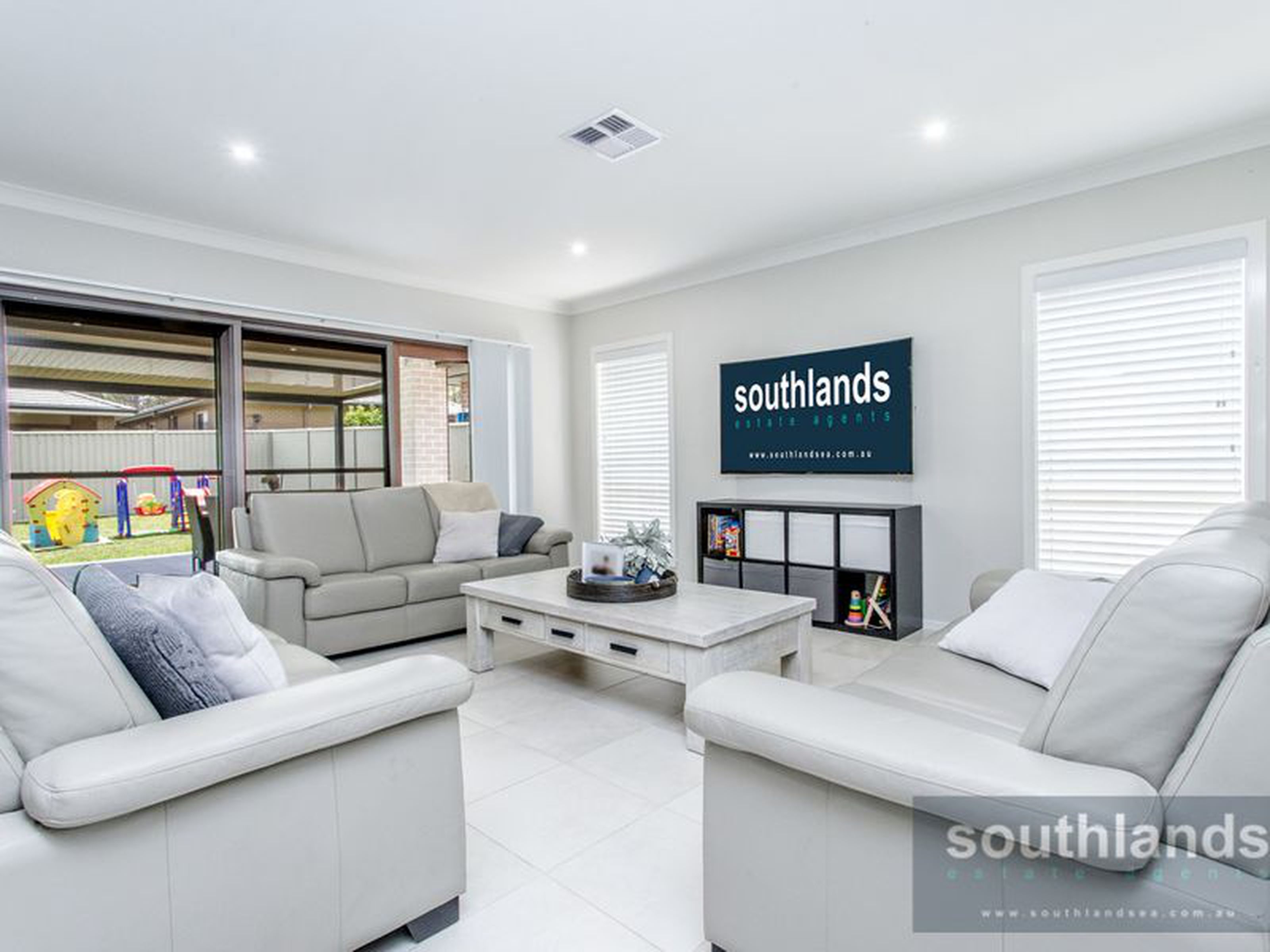 17 Equestrian Circuit, CLAREMONT MEADOWS