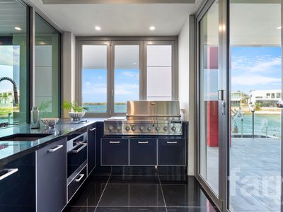 46-48 Royal Albert Crescent, Sovereign Islands