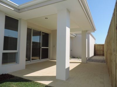 302 Peelwood Parade, Halls Head