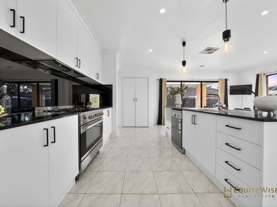 15 Brockwell Crescent, Manor Lakes